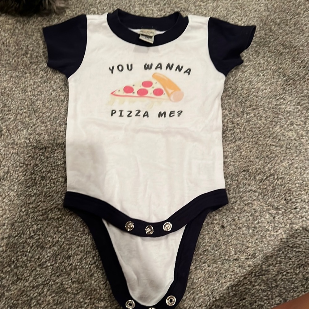 Pizza onesie 6 M